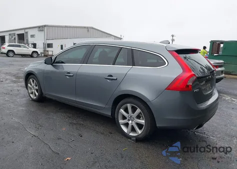 2016 Volvo V60 T5 Drive-E Premier z USA, uszkodzony, nr VIN YV140MEK4G1296965